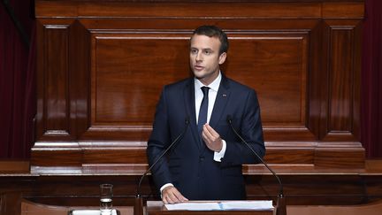 Le président français Emmanuel Macron s'exprime devant le Congrès réuni à Versailles (Yvelines), le 3 juillet 2017. (ERIC FEFERBERG / AFP)