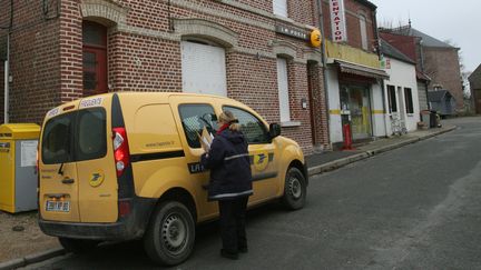 Tous les bureaux de poste vont proposer, à partir du lundi 22 mai, le dispositif "Veiller sur mes parents" (illustration) (FRED HASLIN / MAXPPP)