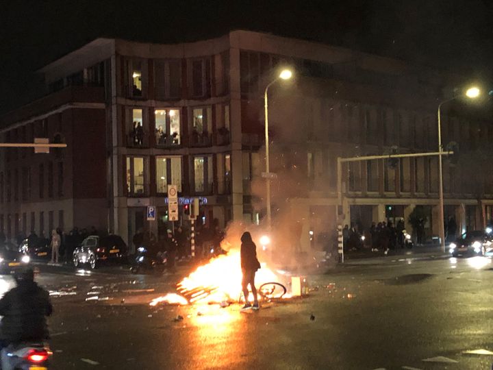 Urban riots in La Hague (Netherlands) on November 20, 2021 against sanitary measures. & Nbsp;  (DANNY KEMP / AFP)