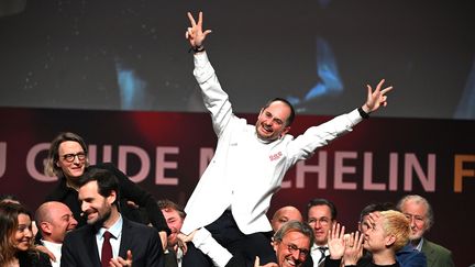 Le chef Alexandre Couillon a décroché trois étoiles au guide Michelin, le 6 mars 2023 à Strasbourg (Alsace). (PATRICK HERTZOG / AFP)