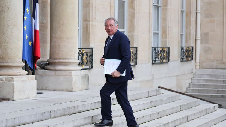 The mayor of Pau François Bayrou in the courtyard of the Elysée, December 12, 2022. (THOMAS SAMSON / AFP)