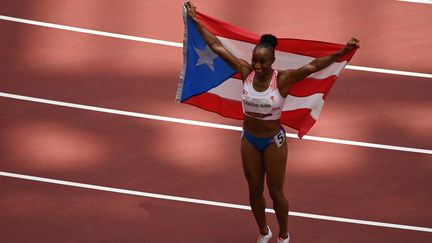 La Porto-ricaine Jasmine Camacho-Quinn sacrée championne olympique.
Avec un temps de 12.36, elle devance l'Américaine Kendra Harrison et la Jamaïcaine Britany Anderson.