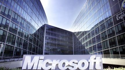 Le si&egrave;ge de Microsoft France &agrave; Issy-les-Moulineaux (Hauts-de-Seine). Le g&eacute;ant am&eacute;ricain doit payer 561 millions d'euros d'amende &agrave; l'Union europ&eacute;enne pour non-respect de ses engagements. (NATHAN ALLIARD / PNS / AFP)