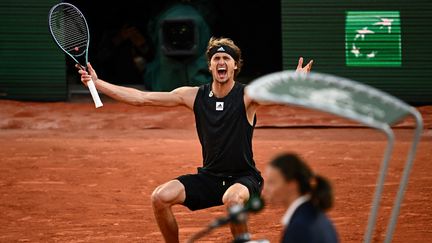 Un match de folie, une joueuse de 18 ans en demi-finale, des légendes inspirées, ... tout ce qu'il ne fallait pas manquer de cette dixième journée à Roland-Garros.