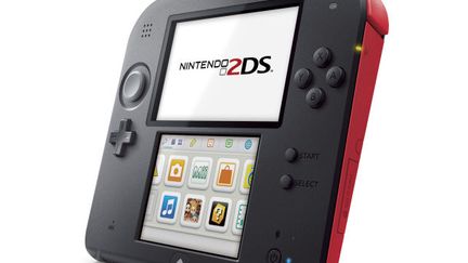 Aper&ccedil;u de la 2DS, la nouvelle console portable annonc&eacute;e par le constructeur japonais Nintendo, le 28 ao&ucirc;t 2013. (NINTENDO / FRANCETV INFO)