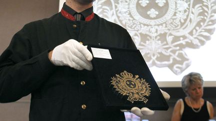 Un "col rouge" à Drouot en 2010.
 (FRANCOIS GUILLOT / AFP)