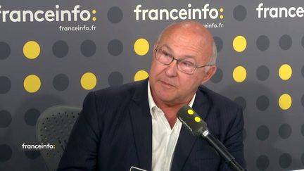 L'ancien ministre socialiste Michel Sapin, le 8 juin 2018, sur franceinfo. (RADIO FRANCE / FRANCEINFO)