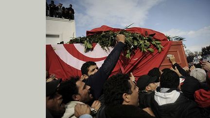 Les obsèques de Chokri Belaïd, chef de l'opposition tunisienne assassiné, le 6 février 2013. Des milliers de Tunisiens sont venus lui rendre hommage.
 
Photo de Capucine Granier-Deferre exposée dans Regard sur la jeune génération de photographes. (© Capucine Granier-Deferre)