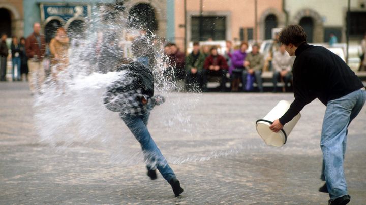 Arrosage du "Smigus Dyngus" en Pologne, le lundi de P&acirc;ques. (KONRAD KALBARCZYK / FORUM / MAXPPP)