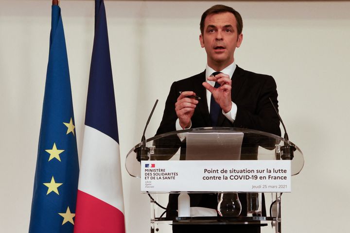 Paris. Olivier Véran, le ministre de la Santé, lors de la conférence de presse du jeudi 25 mars 2021 sur la stratégie du gouvernement dans la lutte contre la troisième vague du coronavirus.&nbsp; (LUDOVIC MARIN / AFP)