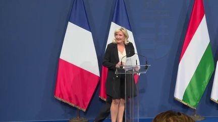 Un mois après Éric Zemmour, Marine Le Pen&nbsp;a rencontré le Premier ministre&nbsp;hongrois Viktor Orban. (CAPTURE ECRAN FRANCE 2)