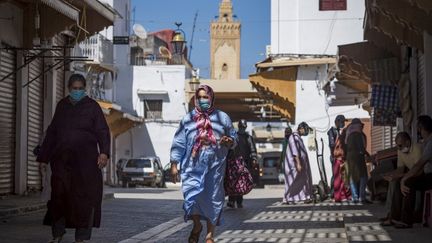 Dans les grandes&nbsp; villes du Maroc, comme ici à Rabat le 10 juin 2020, le confinement est encore très strict. (FADEL SENNA / AFP)