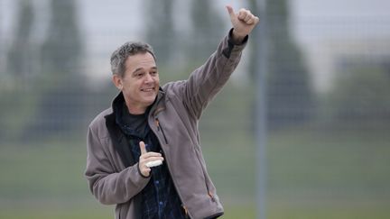 Didier Fran&ccedil;ois, ex-otages en Syrie &agrave; son arriv&eacute;e &agrave; Villacoublay, le 20 avril 2014. (KENZO TRIBOUILLARD / AFP)