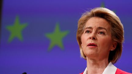 La présidente de la Commission européenne, Ursula von der Leyen, donne une conférence de presse à Bruxelles (Belgique), le 2 avril 2020. (FRANCOIS LENOIR / POOL / AFP)