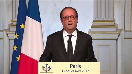 François Hollande lors de sa déclaration depuis l'Elysée, lundi 24 avril 2017. (FRANCEINFO)