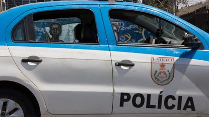 Une voiture de police à Rio de Janeiro, le 26 septembre 2017. (BETINHO CASAS NOVAS / AGIF / AFP)