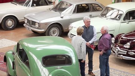 Automobile : une vente aux enchères de véhicules des années 50 organisée dans le Finistère (France 2)