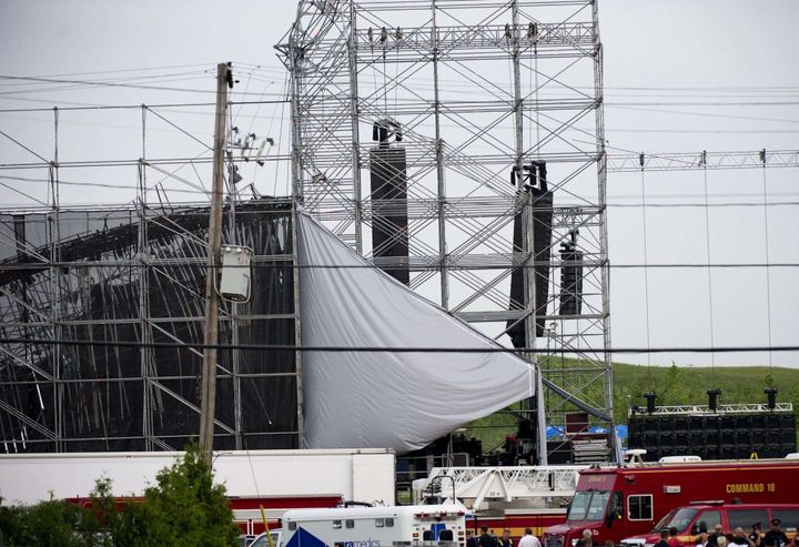 La scène écroulée sur laquelle devait se produire Radiohead à Toronto le 16 juin 2012
 (Nathan Denette/AP/SIPA)