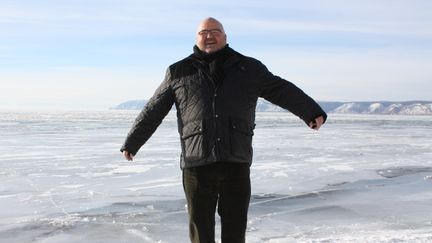 &nbsp; (Miche Salaün sur le lac Baïkal © Photo Emmanuel Langlois / Radio France)