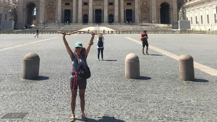 Céline Anaya Gauthier à son arrivée à Rome après avoir parcouru 1500 km à pied sur la Via Francigena. (CELINE ANAYA GAUTHIER)