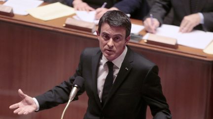 Le Premier ministre Manuel Valls s'exprime devant les d&eacute;put&eacute;s, &agrave; l'Assembl&eacute;e nationale, le 9 f&eacute;vrier 2016, &agrave; l'occasion des d&eacute;bats sur la r&eacute;forme constitutionnelle. (JACQUES DEMARTHON / AFP)