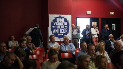 Des participants à l'université d'été de l'association anticorruption Anticor, le 28 septembre 2019, à Nantes (Loire-Atlantique). (JEREMIE LUSSEAU / HANS LUCAS)