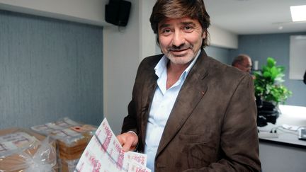 Michel Neyret, le num&eacute;ro deux de la police judiciaire lyonnaise, dans les locaux de l'h&ocirc;tel de police de Lyon, le 26 octobre 2009. (PHILIPPE MERLE / AFP)