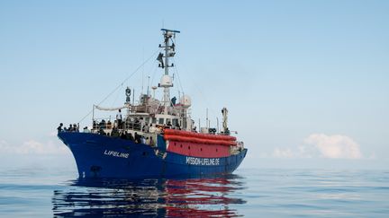 Le navire humanitaire "Lifeline" en mer méditerranée, le 22 juin 2018. (HERMINE POSCHMANN / MISSION LIFELINE / AFP)