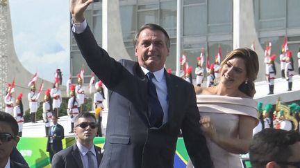 Arrivée de Jaïr Bolsonaro&nbsp;en Rolls-Royce pour son investiture à Brasilia le 1er janvier 2019. (GILLES GALLINARO / DPA)