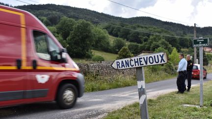 Trois adolescents sont morts dans l'explosion d'une maison abandonnée de Bas-en-Basset (Haute-Loire), le 13 juin 2015. (ROMAIN LAFABREGUE / AFP)