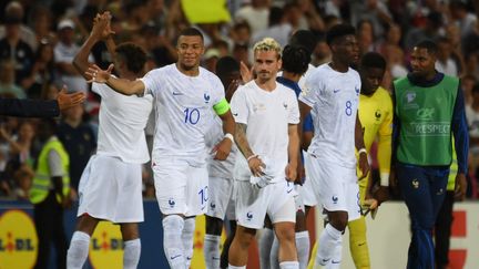 Les joueurs français après leur victoire contre Gibraltar en éliminatoires de l'Euro 2024, le 16 juin 2023. (FRANCK FIFE / AFP)