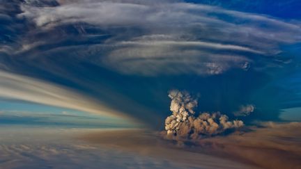 Le volcan&nbsp;Grimsvötn en éruption, le 21 mai 2011 en Islande. (EGILL ADALSTEINSSON / EPA FILE)