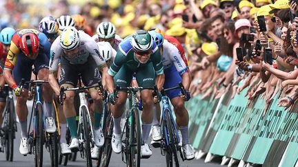 Les sprinteurs du Tour de France à l'arrivée de la 11e étape à Moulins, le 12 juillet 2023. (ANNE-CHRISTINE POUJOULAT / AFP)