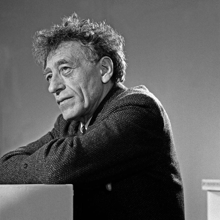 Alberto Giacometti (1901-1966), à Zurich pour l'émission "Les heures chaudes de Montparnasse" à l'occasion d'une grande exposition qui lui est consacrée 
 (Jean Adda / Ina / AFP)