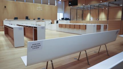 La salle d'audience du procès du crash du vol Air France Rio-Paris au palais de justice de Paris, le 10 octobre 2022. (THOMAS SAMSON / AFP)