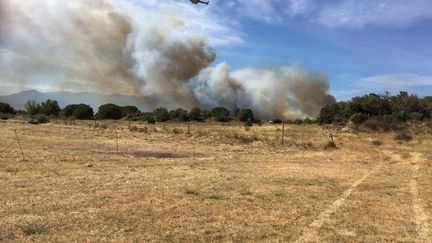 &nbsp; (Incendie en cours à Montalba-le-Château © Radio France - Anne-Natacha Bouillon)