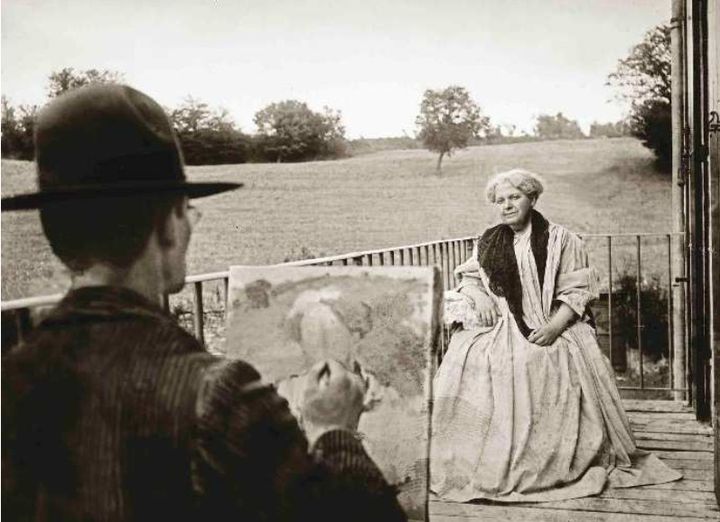 Bernard Naudin faisant le portrait de Nannecy de Vasson 1902. Varennes, Fougerolles, Indre (DR)