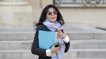 La ministre de la Francophonie, Yamina Benguigui, quitte le palais de l'Elys&eacute;e, le 26 mars 2014 &agrave; Paris, apr&egrave;s le Conseil des ministres. (ALAIN JOCARD / AFP)