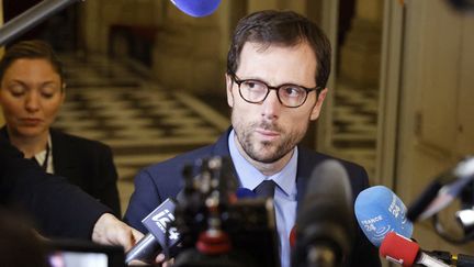 Mathieu Lefèvre, député "Renaissance" et président du groupe d'amitié France-Israël, s'exprime après avoir assisté à la projection des images du massacres d'Israéliens par le Hamas le 7 octobre. (LUDOVIC MARIN / AFP)