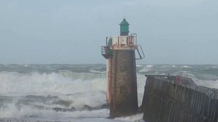 Intempéries : le sud-ouest en vigilance orange vagues-submersion (France 2)