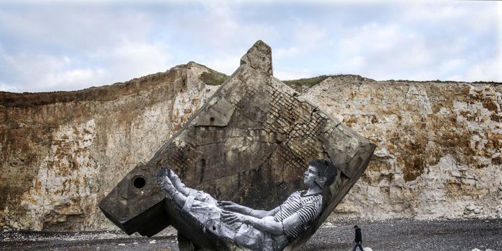 L'hommage, très éphémère à Guy Bourdin, un ami disparu
 (Agnes Varda, JR Cine / Tamaris Social Animals)