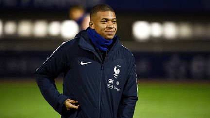 L'attaquant du PSG, Kylian Mbappé, lors d'une session d'entraînement à Clairefontaine (Yvelines), le 12 novembre 2018. (FRANCK FIFE / AFP)