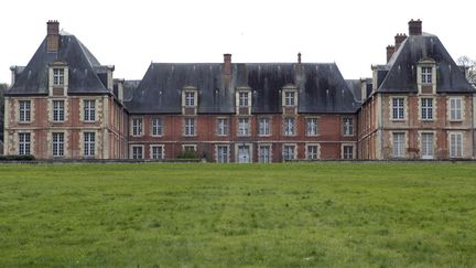 Le château de Grignon, dans la commune de Thiverval-Grignon en Ile-de-France, le 4 avril 2016. (KENZO TRIBOUILLARD / AFP)