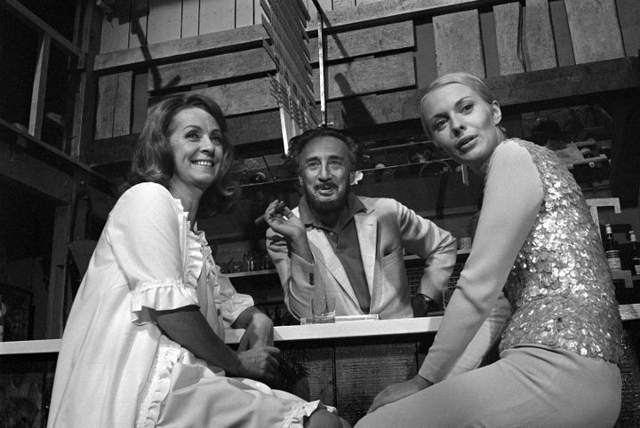 Danielle Darrieux, Romain Gary&nbsp;et&nbsp;Jean Seberg sur le tournage du film " Les Oiseaux vont mourir au Pérou"&nbsp;en&nbsp;1967.&nbsp; (ANDRE SAS / GAMMA-RAPHO)