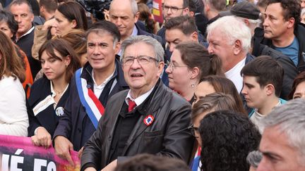 Jean-Luc Mélenchon et Olivier Faure en tête de cortège lors de la marche "contre la vie chère et l'inaction climatique", le 16 octobre 2022.&nbsp; (OLIVIER LEJEUNE / MAXPPP)