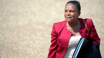 La garde des Sceaux Christiane Taubira sortant de son cabinet le 13 juin. (MARTIN BUREAU / AFP)