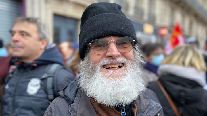 Jean-Yves, ici le 19 janvier 2023 à Paris, manifeste depuis l'âge de 20 ans (THIBAUD LE MENEEC / FRANCEINFO)