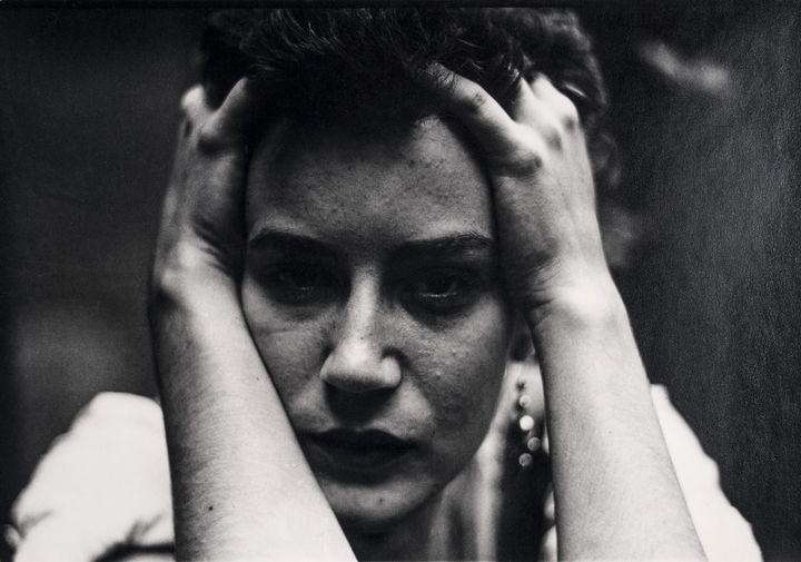 Saul Leiter, "Kathy", vers 1950, Collection Marin Karmitz (© Saul Leiter Foundation, Collection Marin Karmitz, Reproduction photographique : Florian Kleinefenn)