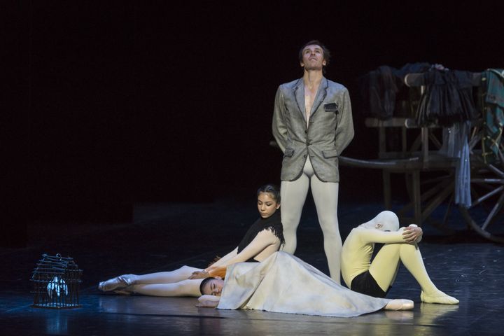 Nicolas Le Riche dans "Les Forains" de Roland Petit
 (Sébastien Mathé / Opéra national de Paris )