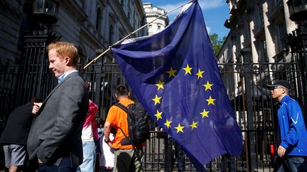 &nbsp; (Après le vote jeudi des Britanniques en faveur d'un Brexit, par 51,9% des voix pour une participation forte de 72%, le Royaume Uni est en proie à la division © REUTERS/Neil Hall)